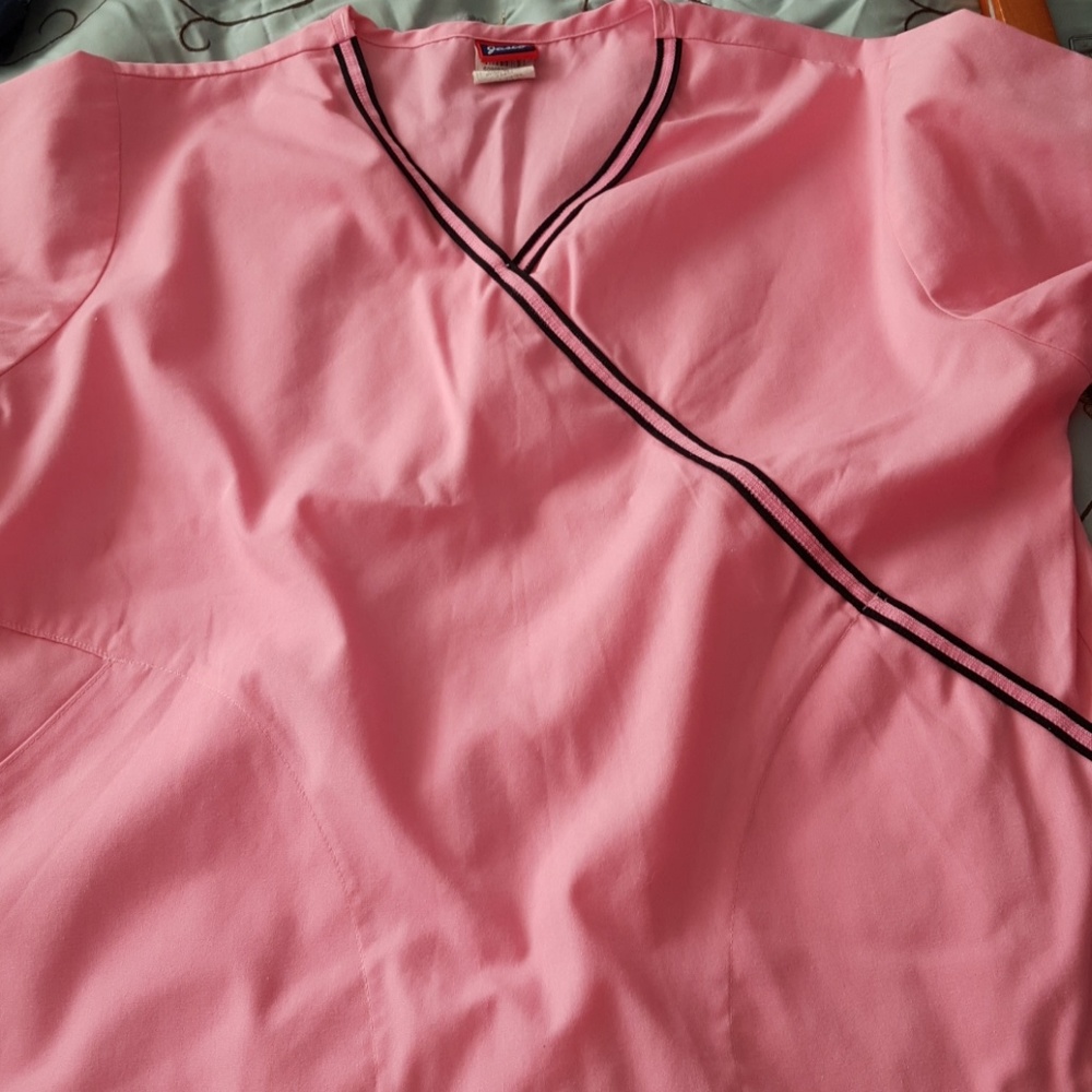 Medium scrub top
